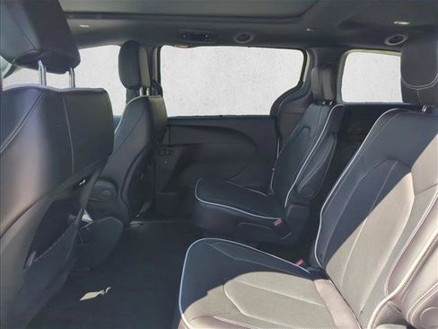 New 2026 Chrysler Pacifica Limited FWD image 13
