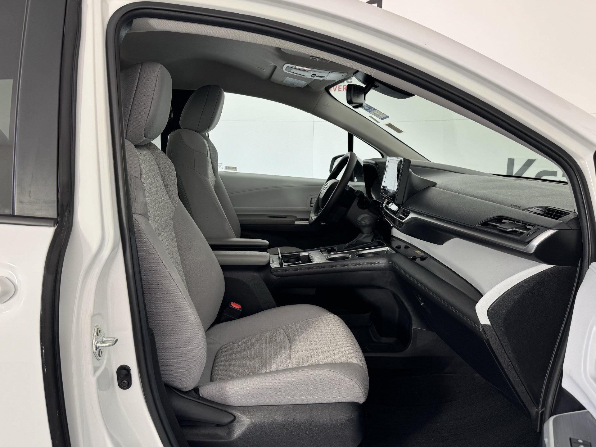 Certified 2026 Toyota Sienna LE FWD image 22