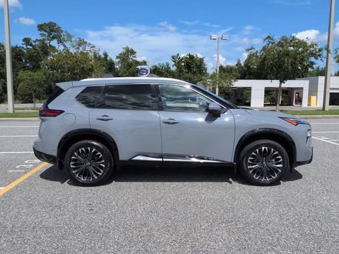 Used 2025 Nissan Rogue Platinum FWD image 3
