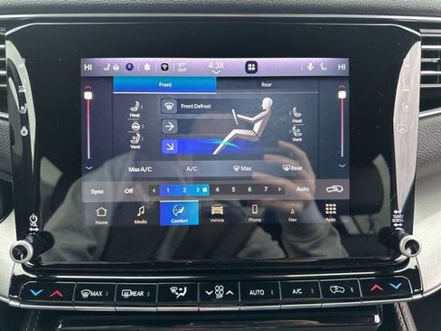 Certified 2024 Jeep Wagoneer Series II image 41