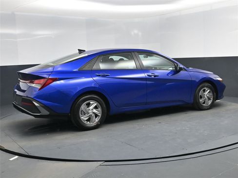 New 2026 Hyundai Elantra SE image 4