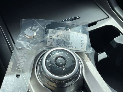 Used 2023 Ford Explorer XLT image 7