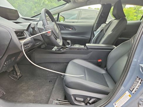 Used 2026 Toyota Prius XLE FWD image 5