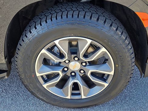 Used 2024 Chevrolet Suburban LS image 7