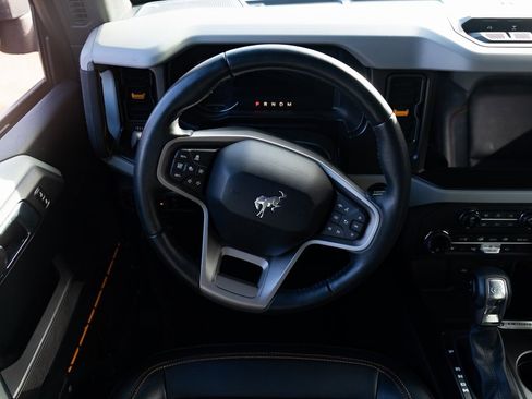 Used 2023 Ford Bronco Badlands image 10