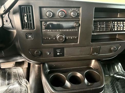 Used 2015 GMC Savana 3500 RWD image 5