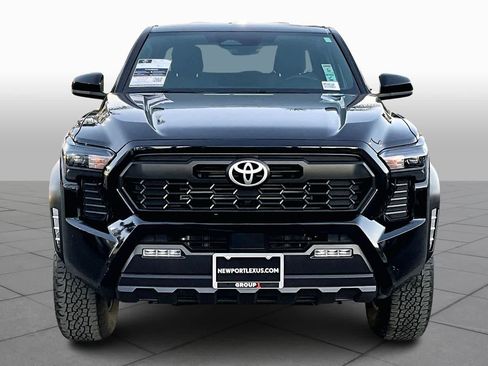Used 2025 Toyota Tacoma TRD Off-Road image 3