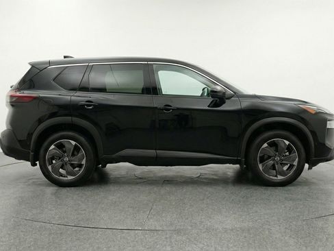 Used 2025 Nissan Rogue SV image 11