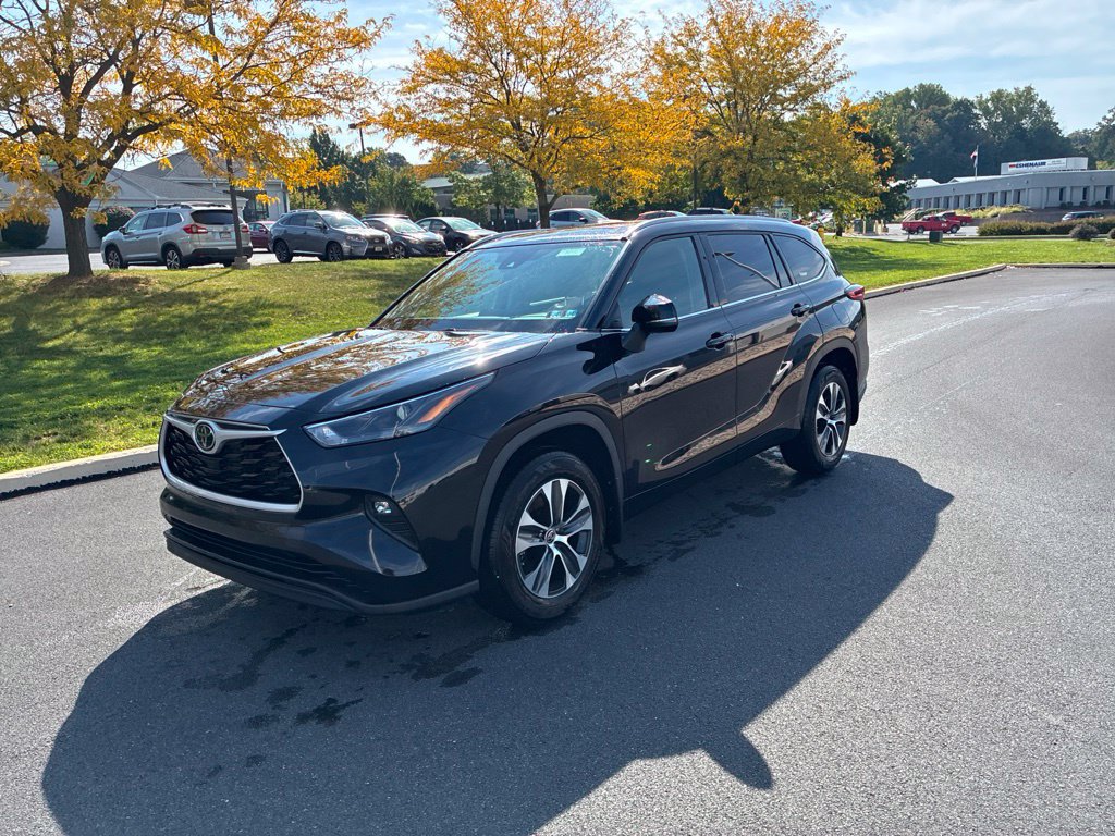 Used 2022 Toyota Highlander XLE AWD/4WD image 18