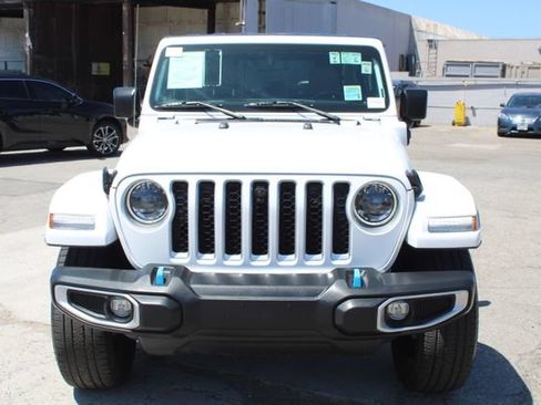Used 2023 Jeep Wrangler Unlimited Sahara w/ Cold Weather Group AWD/4WD image 2