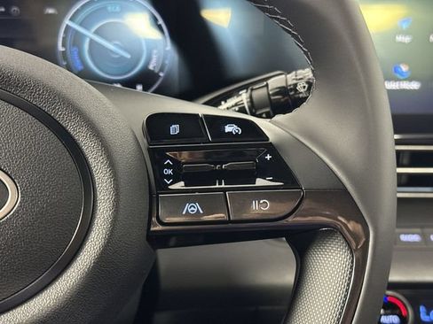 Used 2025 Hyundai Elantra SEL FWD image 35