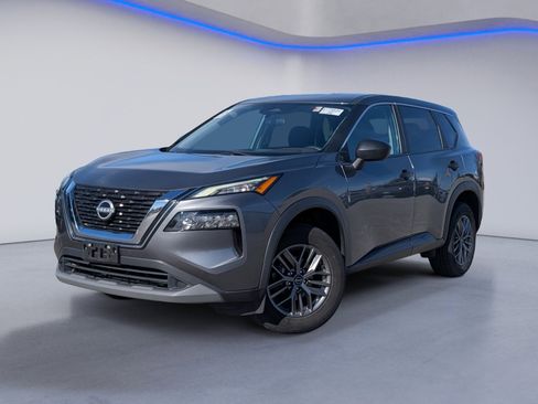 Used 2023 Nissan Rogue S image 2