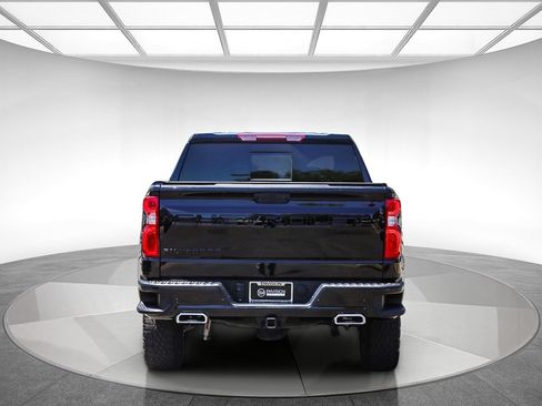 Used 2024 Chevrolet Silverado 1500 LT Trail Boss w/ LT Trail Boss Premium Package AWD/4WD image 3