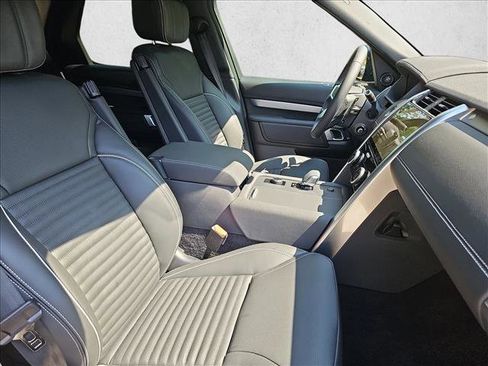 Certified 2024 Land Rover Discovery Dynamic SE image 5