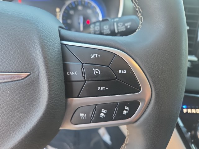 Used 2024 Chrysler Pacifica Touring-L FWD image 21