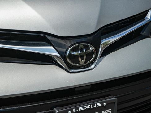 Used 2018 Toyota Sienna LE FWD image 9