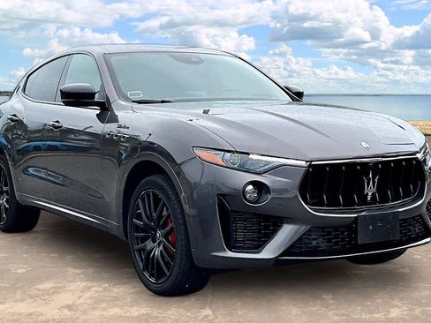 Used 2022 Maserati Levante Modena AWD/4WD image 3