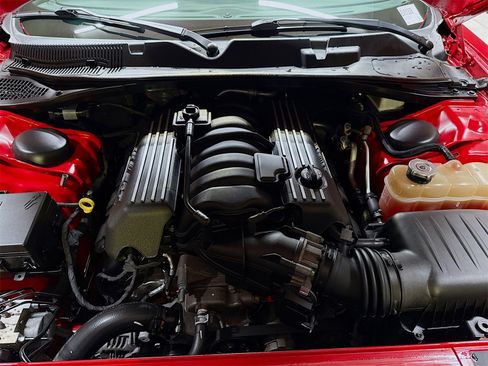 Used 2017 Dodge Challenger R/T Scat Pack w/ Leather Interior Group image 32