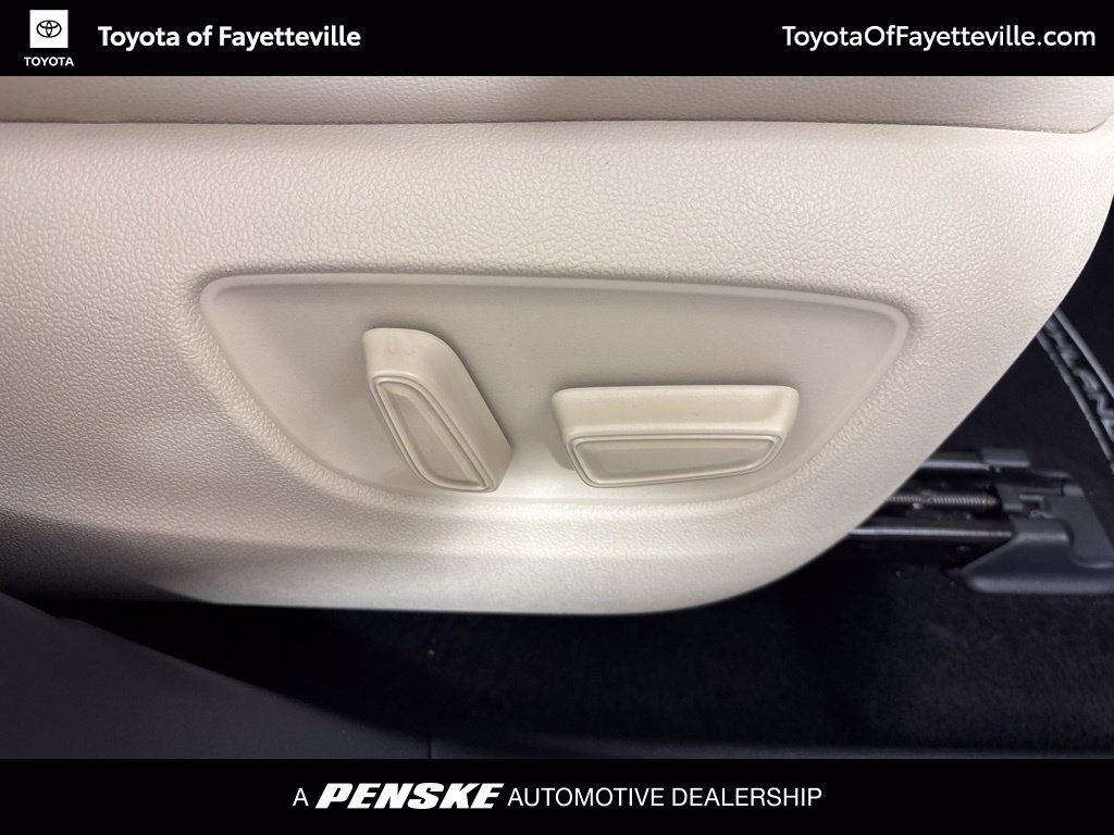 Used 2021 Toyota Highlander Limited FWD image 13