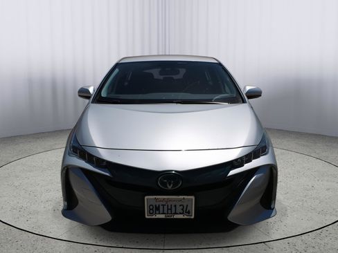 Used 2020 Toyota Prius Prime XLE FWD image 2