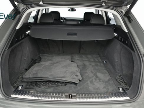 Used 2024 Audi Q8 e-tron Premium Plus w/ Premium Plus Package image 22