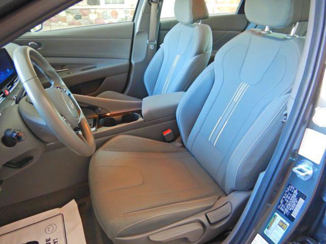 Used 2025 Hyundai Elantra SEL FWD image 13