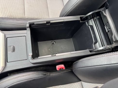 Used 2013 Toyota Camry SE FWD image 19