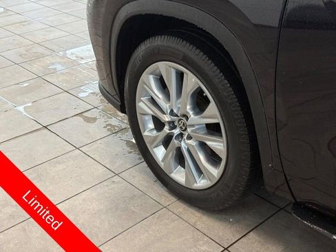 Used 2021 Toyota Highlander Limited FWD image 9