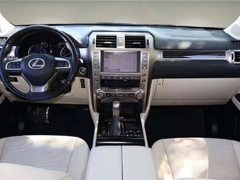 Used 2020 Lexus GX 460 Premium w/ Premium Package image 14