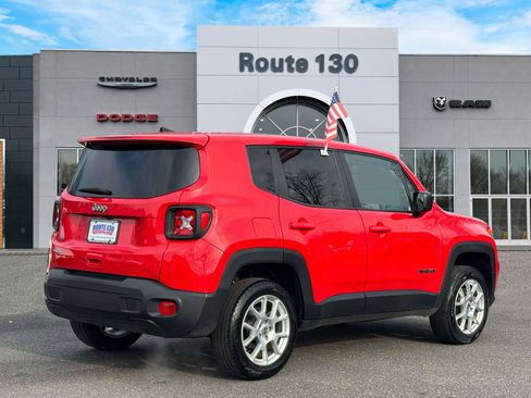 Used 2023 Jeep Renegade Latitude image 4