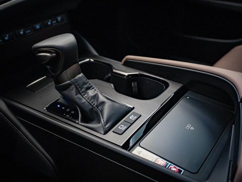 Certified 2025 Lexus ES 300h Ultra Luxury w/ Accessory Package (Z1) image 37