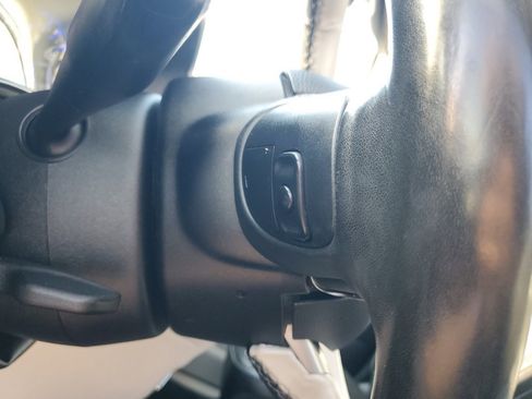 Used 2019 Chrysler Pacifica Limited image 13