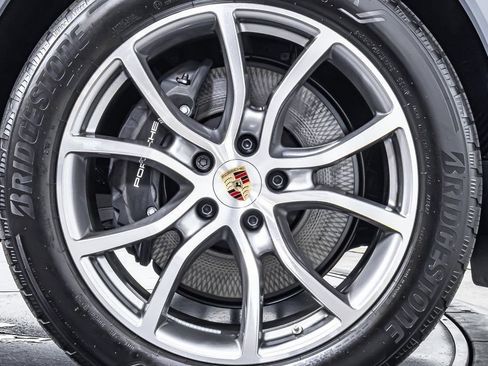 Certified 2025 Porsche Cayenne AWD/4WD image 22