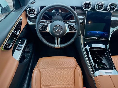 Certified 2025 Mercedes-Benz GLC 300 4MATIC image 10