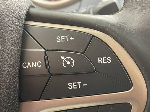 Used 2017 Jeep Cherokee Limited AWD/4WD image 27