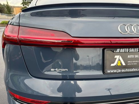 Used 2021 Audi e-tron Prestige w/ Prestige Package image 16