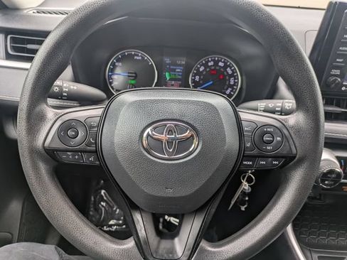 Used 2022 Toyota RAV4 LE AWD/4WD image 19