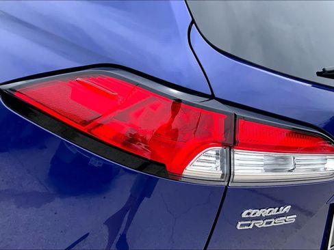 Used 2025 Toyota Corolla Cross LE FWD image 28