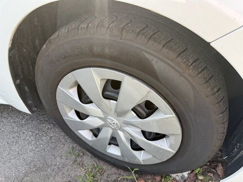 Used 2021 Toyota Corolla L FWD image 7