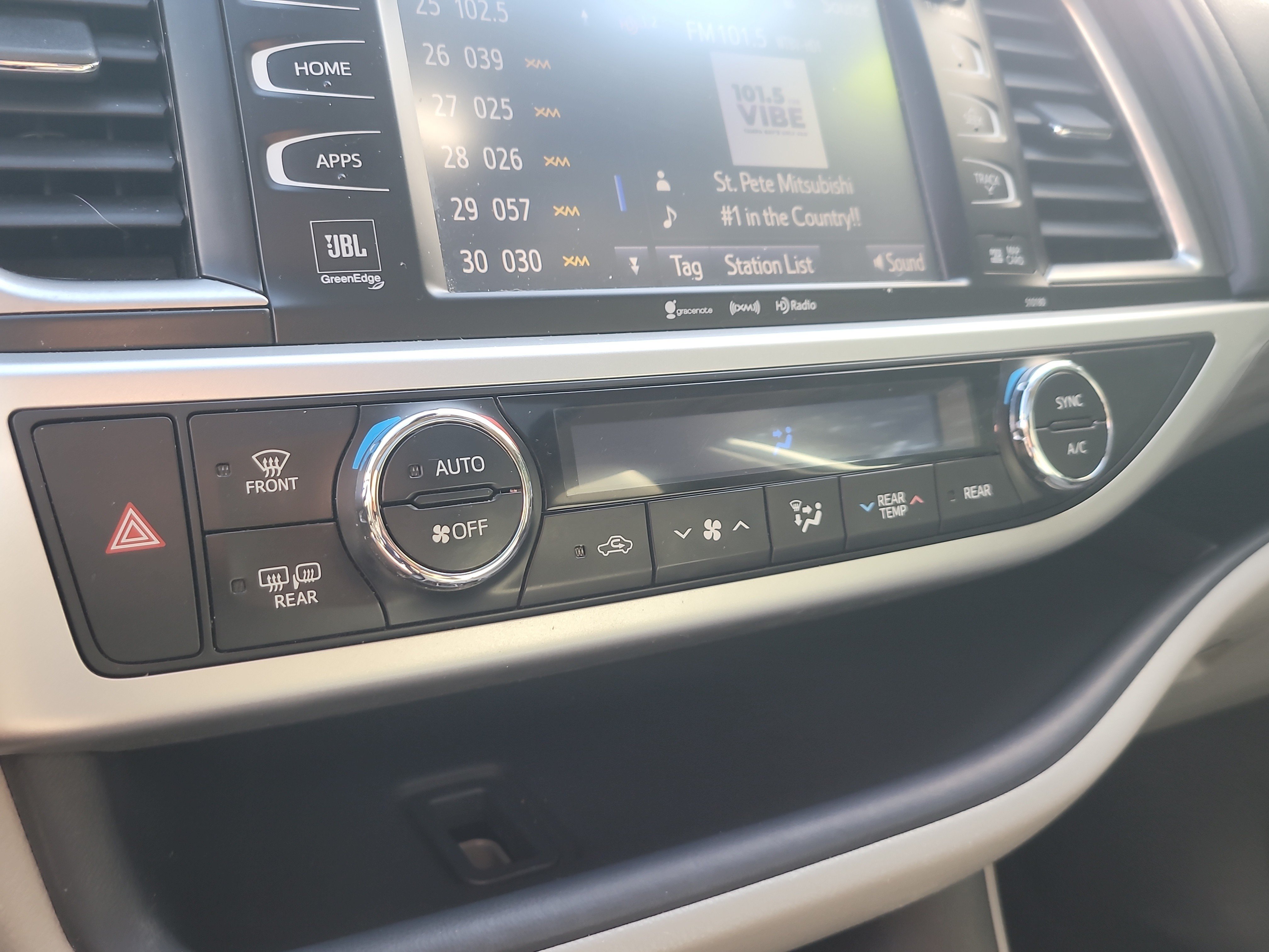 Used 2018 Toyota Highlander Limited FWD image 26