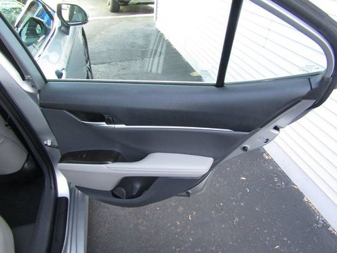 Used 2023 Toyota Camry XLE FWD image 28