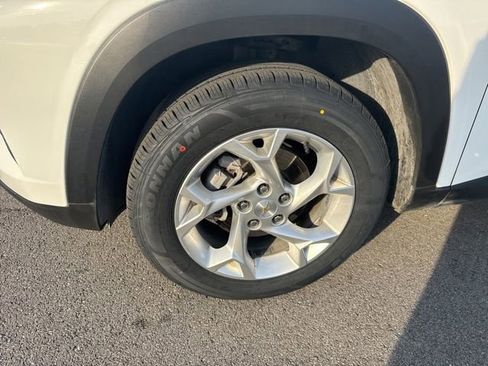 Used 2024 Chevrolet Trax LS w/ LS Convenience Package image 9