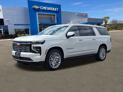 Used 2025 Chevrolet Suburban High Country AWD/4WD image 34