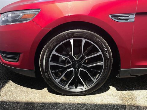 Used 2018 Ford Taurus Limited AWD/4WD image 10