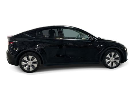 Certified 2023 Tesla Model Y Long Range AWD/4WD image 7
