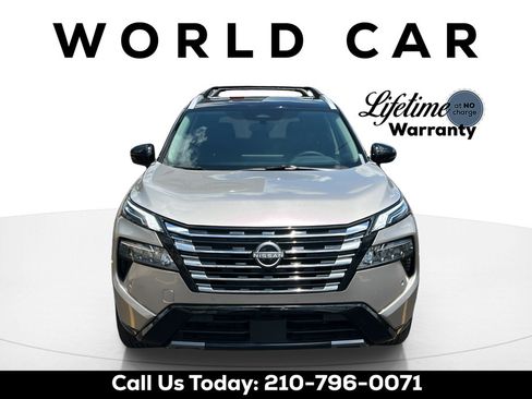 Used 2025 Nissan Rogue Platinum FWD image 2