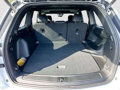 New 2025 Jeep Grand Cherokee Altitude image 5