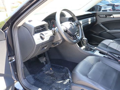 Used 2021 Volkswagen Passat 2.0T SE image 32