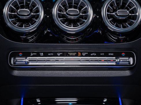 New 2026 Mercedes-Benz GLA 35 AMG 4MATIC image 20