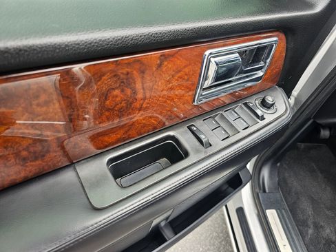 Used 2016 Lincoln Navigator Select AWD/4WD image 19